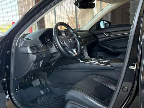 Used 2018 Honda Accord Touring image 32