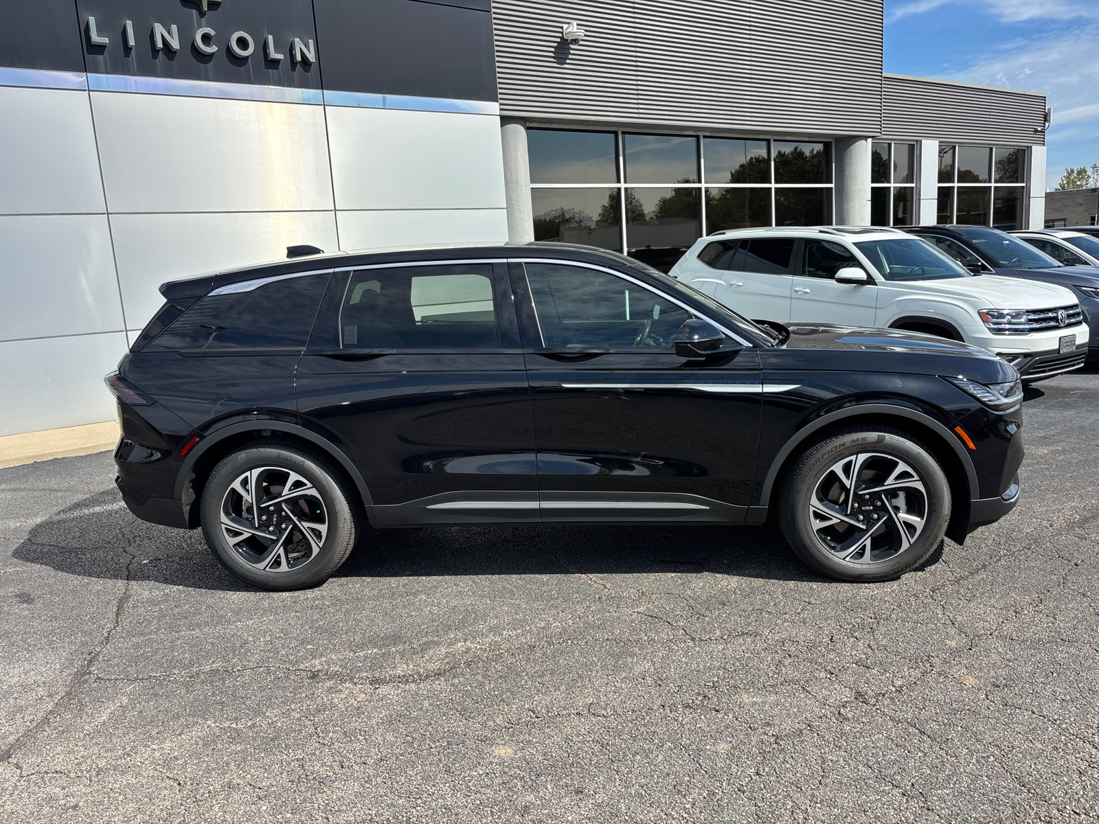 Certified 2025 Lincoln Nautilus Premier AWD/4WD image 8