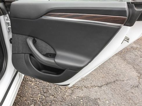 Used 2022 Tesla Model S image 25