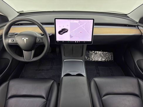 Used 2022 Tesla Model 3 Standard Range image 12