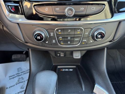 Used 2023 Chevrolet Traverse LT w/ LT Premium Package image 28