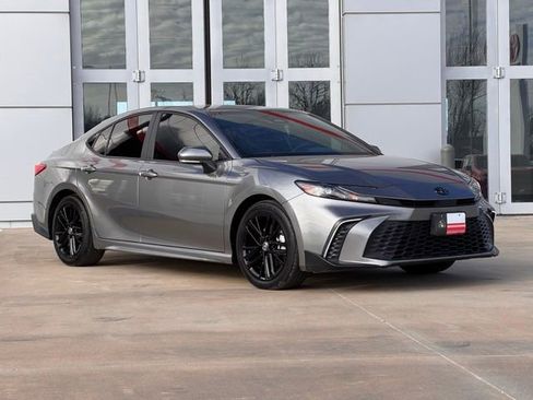 Used 2025 Toyota Camry LE image 13