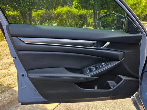 Used 2021 Honda Accord Sport image 9