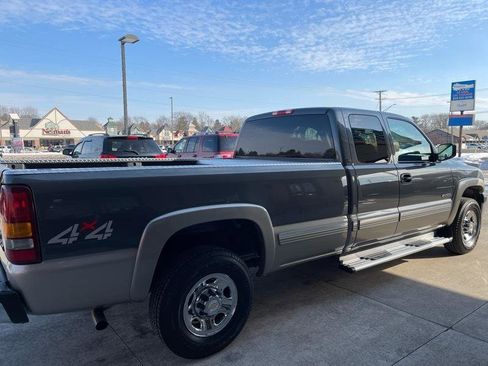 Used 2000 Chevrolet Silverado 2500 LS image 9