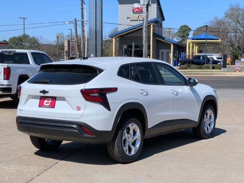 New 2026 Chevrolet Trax LS w/ LS Convenience Package image 8