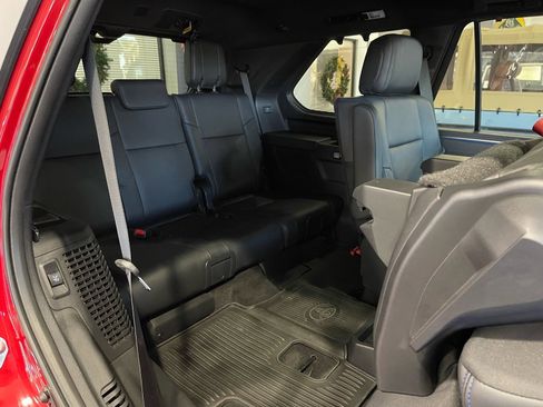 Used 2023 Toyota Sequoia Platinum image 43