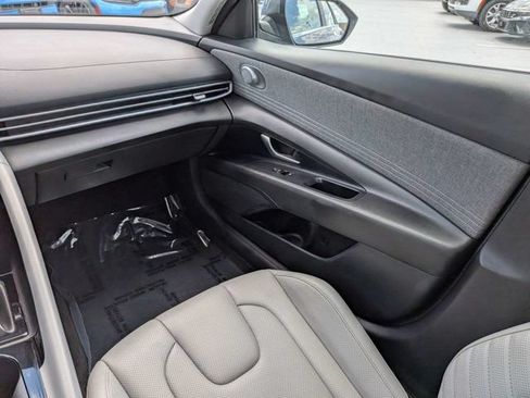 Used 2025 Hyundai Elantra Limited FWD image 15