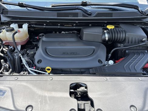 Used 2022 Chrysler Pacifica Limited FWD image 36