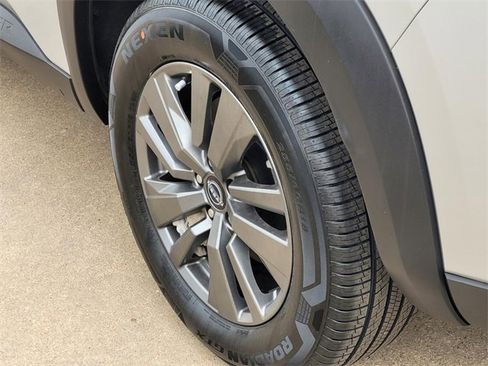 Used 2022 Nissan Pathfinder SV w/ SV Premium Package image 7