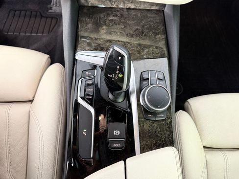 Used 2020 BMW 530i w/ Convenience Package RWD image 15