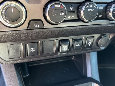 Used 2023 Toyota Tacoma TRD Off-Road AWD/4WD image 27