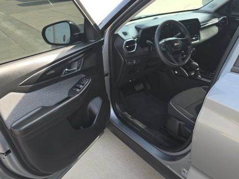 Used 2026 Chevrolet TrailBlazer LS w/ LS Convenience Package FWD image 9