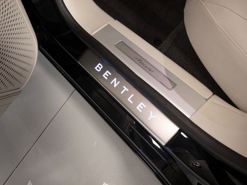 Used 2023 Bentley Flying Spur Azure image 42