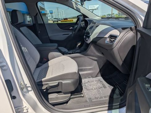 Used 2024 Chevrolet Equinox LS w/ LS Convenience Package AWD/4WD image 3