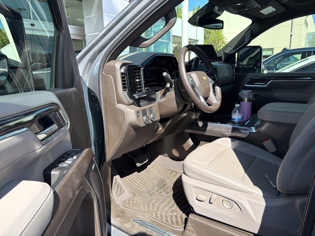 Certified 2025 Chevrolet Silverado 2500 LTZ w/ LTZ Convenience Package RWD image 3