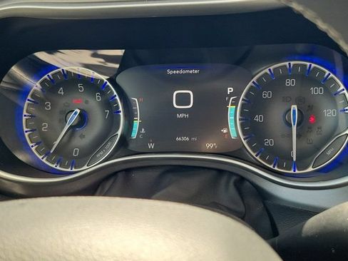 Used 2023 Chrysler Pacifica Touring-L FWD image 24