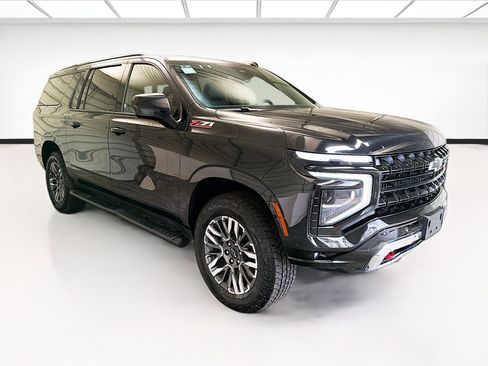 Used 2025 Chevrolet Suburban Z71 AWD/4WD image 3