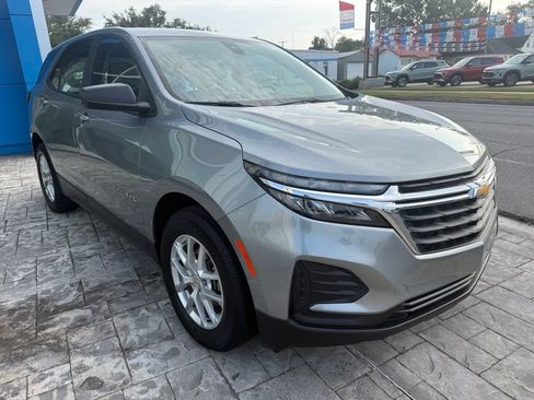 Used 2024 Chevrolet Equinox LS FWD image 4