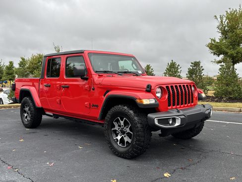 Used 2023 Jeep Gladiator Sport image 2
