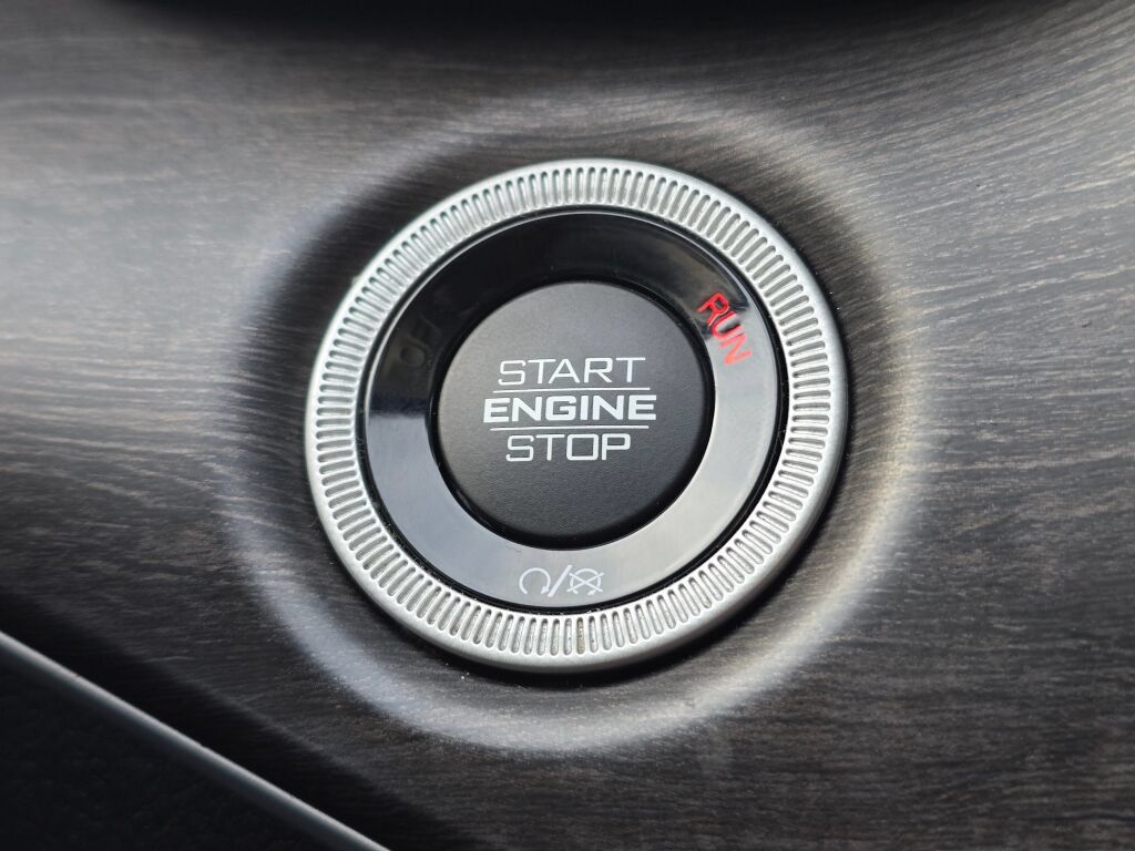 Used 2023 Jeep Grand Cherokee Limited AWD/4WD image 26