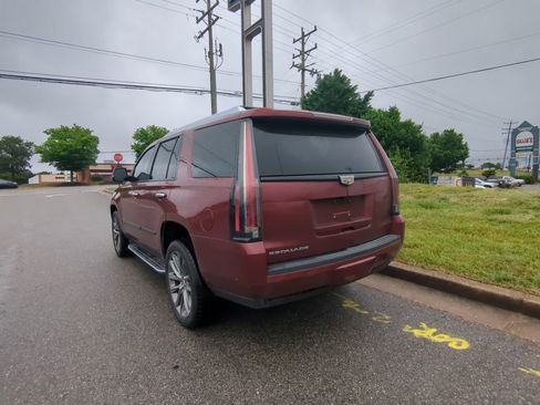 Used 2020 Cadillac Escalade Luxury w/ Escalade Sport Edition AWD/4WD image 5