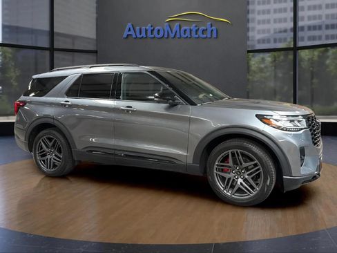 Used 2025 Ford Explorer ST AWD/4WD image 14
