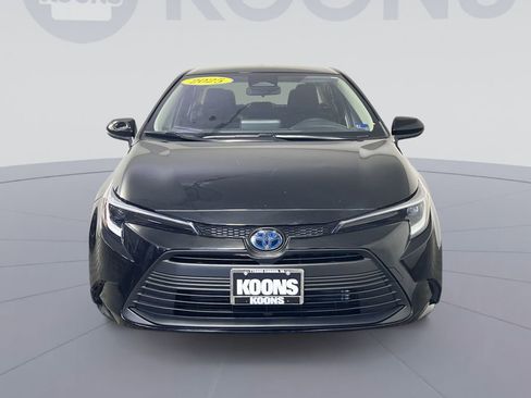 Used 2025 Toyota Corolla LE FWD image 8