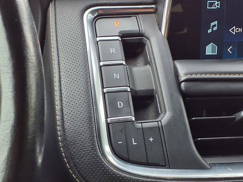 Used 2022 Chevrolet Tahoe Premier w/ Premium Package AWD/4WD image 19