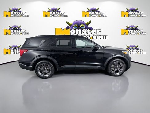 Used 2023 Ford Explorer XLT w/ XLT Sport Appearance Package AWD/4WD image 4