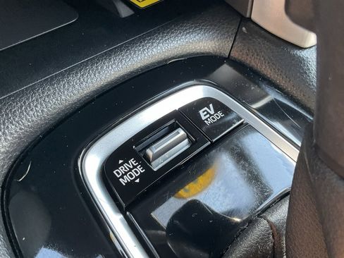 Used 2023 Toyota Corolla Cross SE image 14