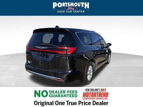 Used 2024 Chrysler Pacifica Touring-L image 29