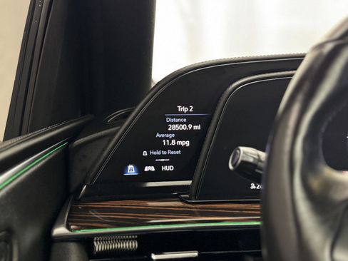 Used 2021 Cadillac Escalade Premium Luxury image 19