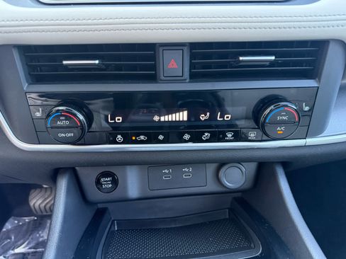 Used 2024 Nissan Rogue SV w/ SV Premium Package AWD/4WD image 14