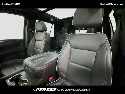 Used 2022 GMC Yukon SLT w/ SLT Premium Package image 5