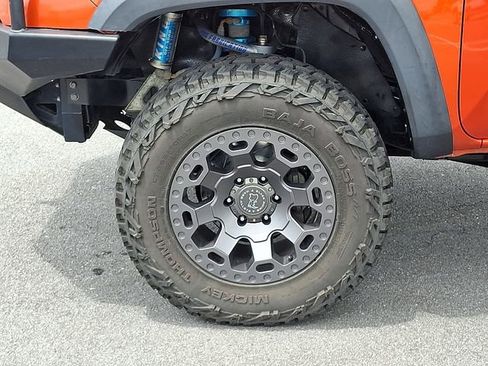 Used 2017 Toyota Tacoma TRD Off-Road w/ Tow Package AWD/4WD image 8