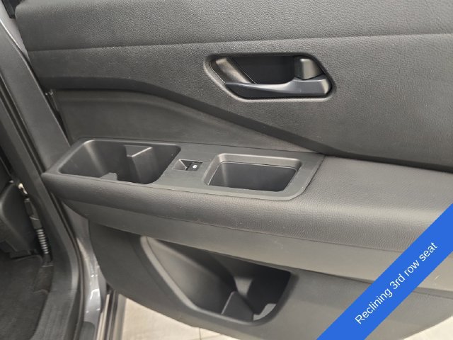 Used 2025 Nissan Pathfinder SV AWD/4WD image 16