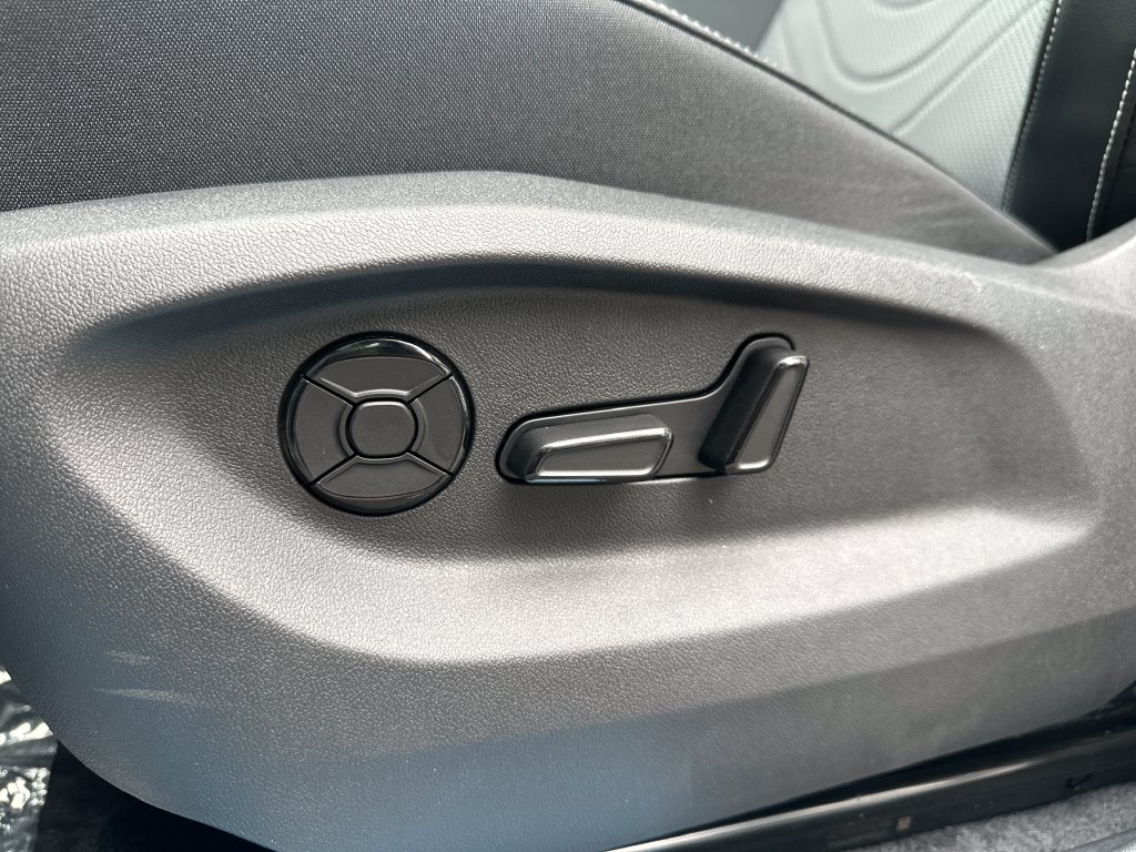 New 2026 Volkswagen Tiguan SE R-Line AWD/4WD image 9