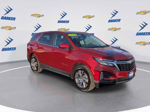 Used 2023 Chevrolet Equinox LT image 2