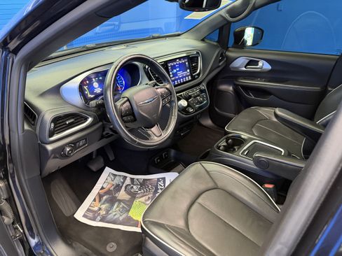 Used 2020 Chrysler Pacifica Limited w/ Advanced Safetytec Group FWD image 13