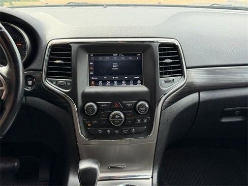 Used 2021 Jeep Grand Cherokee Laredo image 14