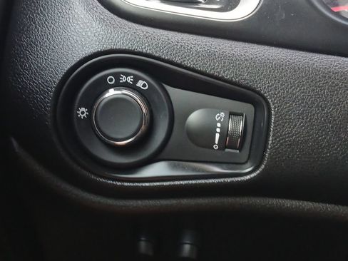 Used 2019 Jeep Renegade Sport w/ Sport Appearance Group AWD/4WD image 12