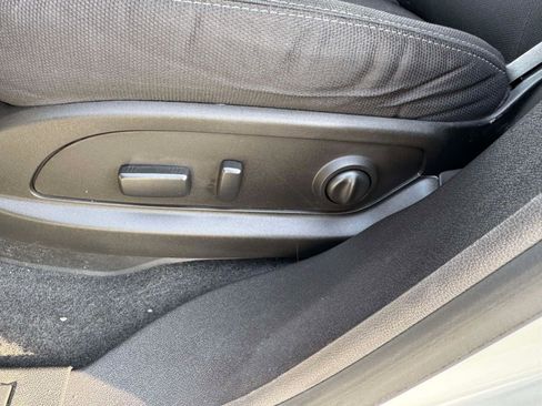 Used 2015 GMC Acadia SLE image 25