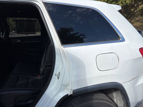 Used 2017 Jeep Grand Cherokee Limited image 4