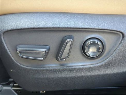 New 2025 Toyota RAV4 Limited image 12