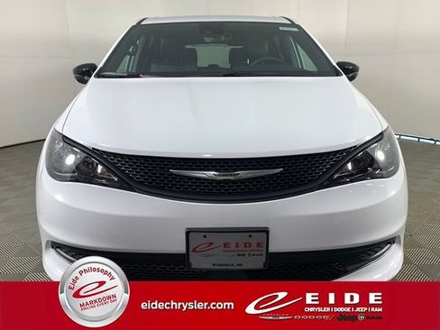 New 2026 Chrysler Voyager LX image 6