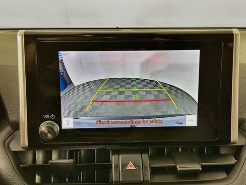 Used 2025 Toyota RAV4 XLE AWD/4WD image 12