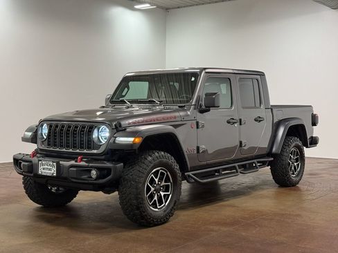 Used 2024 Jeep Gladiator Rubicon w/ Convenience Group AWD/4WD image 29