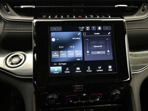 Used 2023 Jeep Grand Cherokee L Laredo image 16