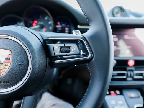 Certified 2025 Porsche Macan image 16