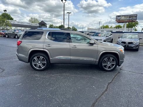 Used 2019 GMC Acadia Denali w/ Technology Package FWD image 4
